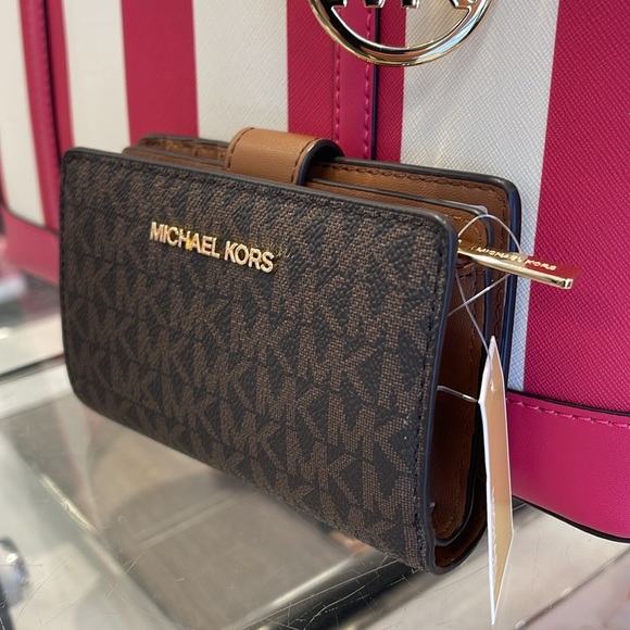 MICHAEL KORS
Jet Set Travel Medium Bifold Zip Signature Logo Wallet 
Brown 
NWT - Picture 14 of 16